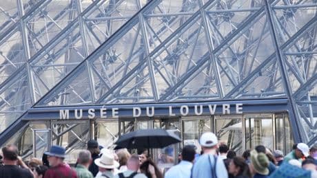 Louvre Staff’s Work Stoppage Shutters Museum for Hours