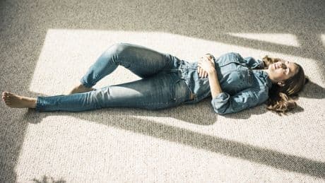 Boden als Bett? Diese Vorteile hat Schlafen ohne Matratze