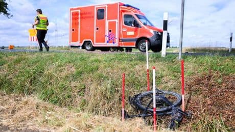 Region Hannover: Zusammenstoß mit Motorrad - Pedelecfahrer stirbt