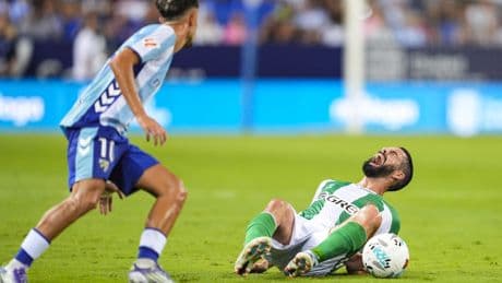 Jarro de agua fría para el Betis: Isco se lesiona y estará tres meses fuera