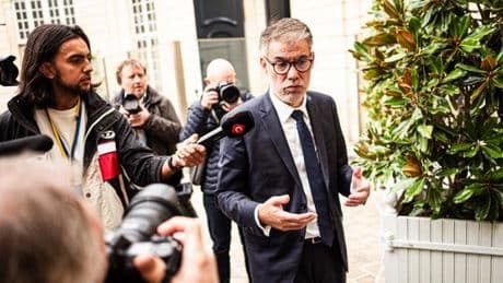 Budget 2026 : les socialistes seront reçus par Sébastien Lecornu mercredi, annonce Olivier Faure