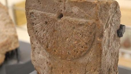 Ani'deki kazılarda bulunan yaklaşık 1000 yıllık güneş saati görücüye çıktı