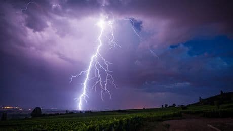 Météo : de nombreux départements du centre et de l'est en alerte orages à partir de samedi après-midi