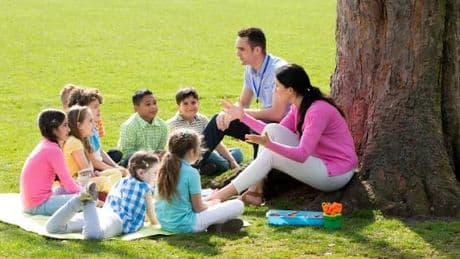 « En inscrivant durablement la classe dehors dans le système éducatif, il s’agit de rendre effectif le droit des enfants à grandir au contact de la nature »