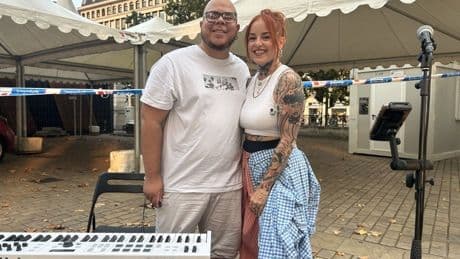 Berta y Johnny, los artistas que ponen a bailar a Marijaia al ritmo de Amy Winehouse y Rihanna