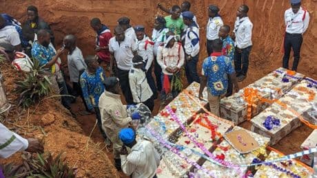 Kongo: Massenbeerdigung nach IS-Überfall auf Kirche