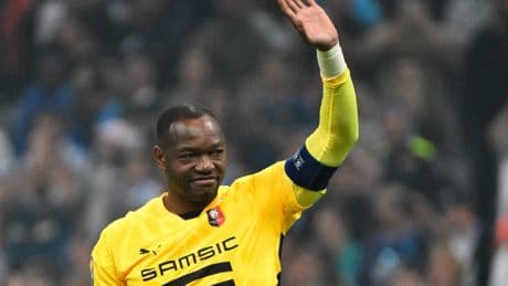 OM-Rennes: "Je l’ai regardé 2-3 fois sur le banc…" Les dessous de l’émouvante entrée de Mandanda au Vélodrome