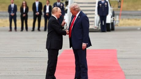 Newsblog: Trump und Putin begrüßen sich mit Handschlag