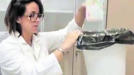 Il medico getta via farmaci israeliani