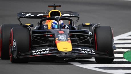 El 'monstruo' Verstappen congela Silverstone y Alonso vuelve a brillar