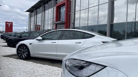 Cada mes que pasa, el descalabro de Tesla es mayor. Y eso empieza a ser un verdadero problema para la compañía
