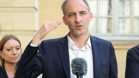 « L'esprit de compromis » : Raphaël Glucksmann plaide pour la proportionnelle