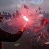 Tour de France. Les organisateurs fustigent l’usage de fumigènes par des spectateurs
