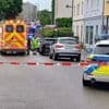 Frau und Kind erfasst: Auto fährt in Gruppe - Polizei vermutet Beziehungstat
