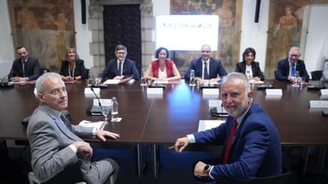 El Gobierno admite que hoy empieza un difícil proceso de años que troceará la Agencia Tributaria del Estado