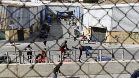 Madrid exige a Sánchez financiación para las comunidades que acojan a menores migrantes
