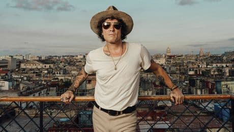 Enrique Bunbury: "Podría ser una banda tributo a mí mismo y forrarme, pero yo no soy un recolector de aplausos fáciles"