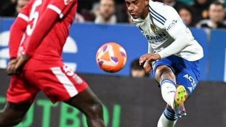 El Zaragoza remonta al colista y acaricia la permanencia