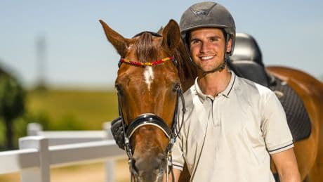 Juan Matute, el jinete que volvió a la vida tras un derrame cerebral por el que le dieron hasta la extremaunción: "Los caballos me miraban raro. Asustados"