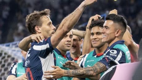 Canales 'moja' en la victoria de Monterrey, que está a un paso de las 'semis'