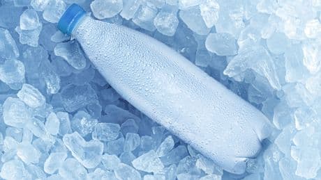 El nutricionista Pablo Ojeda revela por qué tomar agua fría no es la mejor opción para combatir el calor