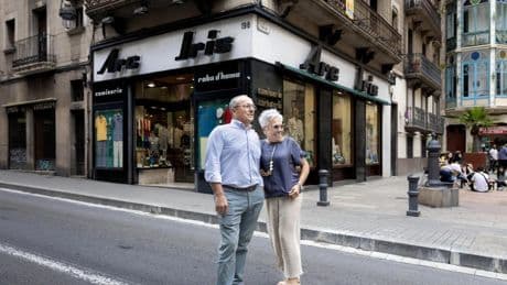 Arc Iris, la resiliente camisería en el corazón de Gràcia que alcanza un siglo de vida