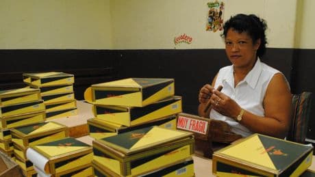 China deja a los estancos españoles sin habanos
