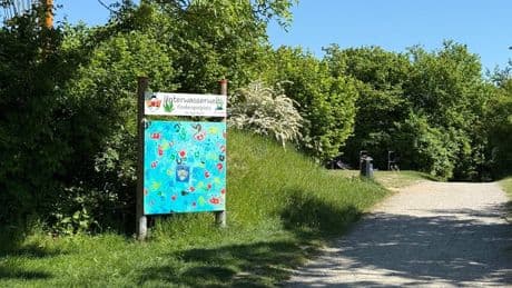 Junge auf Spielplatz in Menden erstochen - Polizei fahndet nach Jugendlichem (17)
