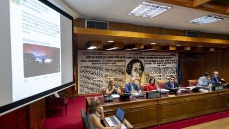 El Gobierno culpa a las autonomías del PP de pedir medios contra los incendios en unas "cantidades increíbles" y les reprocha su falta de prevención