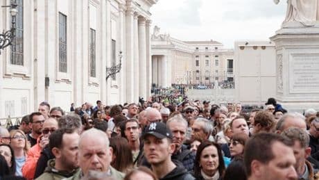 Les hommages au pape François ont pris fin ; 250 000 personnes ont défilé devant la dépouille du souverain pontife au Vatican