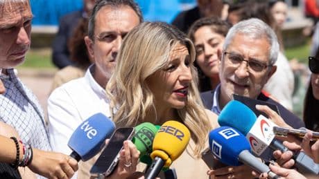 Yolanda Díaz se manifiesta en la calle contra la Xunta: "Es una barbaridad que la extinción del fuego esté en manos privadas"