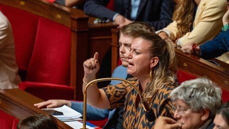 Désarmer la police municipale ? Quand Mathilde Panot tire une balle dans le pied des candidats insoumis
