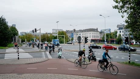 Kabinet gaat maximumsnelheid op het fietspad onderzoeken, maar een helmplicht blijft vooralsnog uit