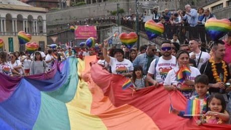 Oggi il Liguria Pride nel centro di Genova, otto carri per l’onda arcobaleno