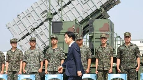 Taiwan si prepara all'attacco della Cina: simulazioni con lanci di missili, attentati terroristici e sangue finto