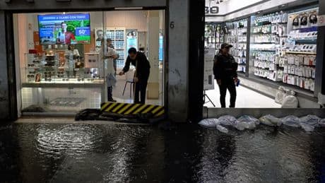 "Emportées par les eaux": deux personnes meurent dans des inondations au Mexique