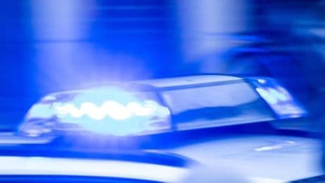 Notarztwagen kracht in Motorrad – Mann schwebte in Lebensgefahr