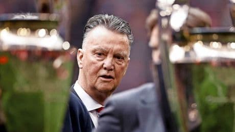 Louis van Gaal (73) hint op voetbalpensioen en twijfelt over rol bij Ajax