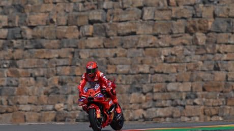 Marc Márquez, en otro nivel y Bagnaia sufre