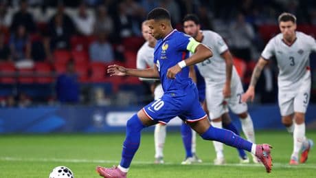 France-Islande : énorme erreur d’Olise, Mbappé répond aux Islandais sur penalty... Tous les buts en vidéo