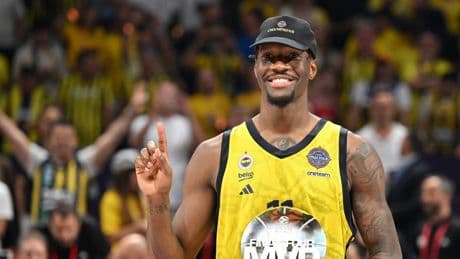 Los Phoenix Suns hacen oficial el fichaje de Hayes-Davis