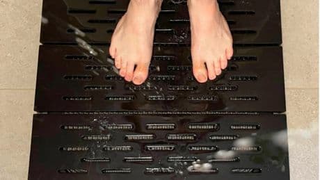 Mit Dusch-Matte Geld sparen: Energie-Experte macht den Praxistest