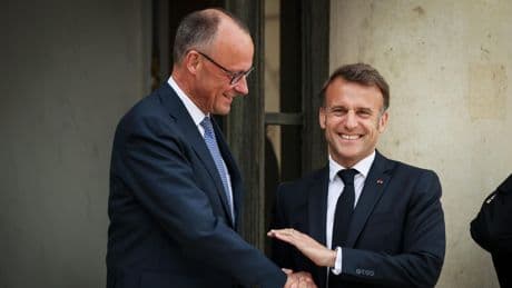 Vor Ort: So scholzt sich Kanzler Merz durch Paris