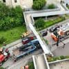 Personen eingeklemmt: Brücke stürzt nach Lkw-Kollision in Linz ein