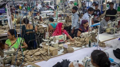 Entran en vigor los aranceles del 50% de EE UU a la India como castigo por comprar petróleo ruso