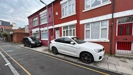 Neighbours' surprising reaction after cars park on pavement outside their homes
