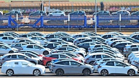Doch keine Steuersenkungen?: Bei E-Autos steht Berlin auf der Bremse