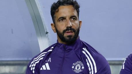 Premier League rival make £7m offer for Man Utd target