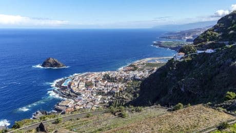 El pueblo costero que enamoró a Mario Casas: presume de tener playas paradisíacas