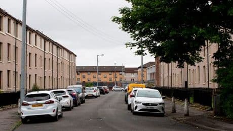 Cops hunting for gang of four after teen boy, 15, 'stabbed' in Glasgow
